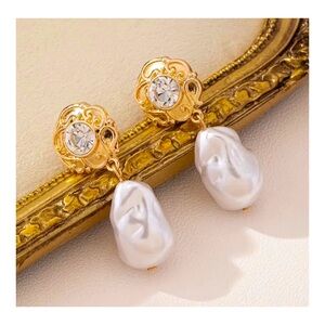 14K GOLD PLATED VINTAGE FAUX PEARL EARRING